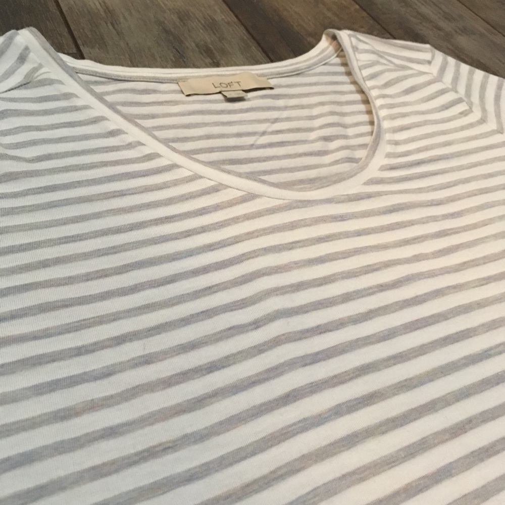 LOFT shirt tail hem long sleeve T medium - Picture 3 of 4